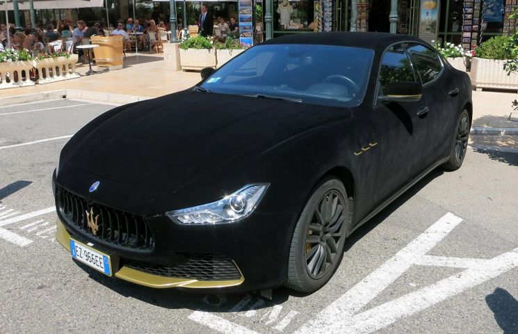 "مازيراتي" جيبلي ملفوفة بنسيج أسود تبرز تفاصيلها الأنيقة Maserati Ghibli 2