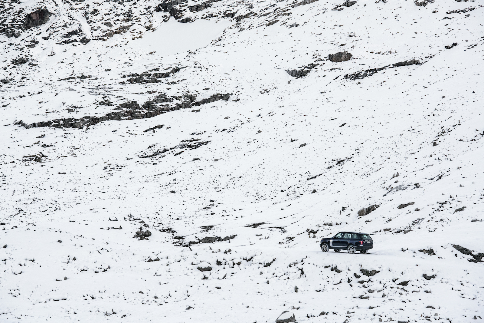 NORWAY. 2016.  Mountain driving on the plateau above Geiranger. Photographed on assignment for Land Rover.
