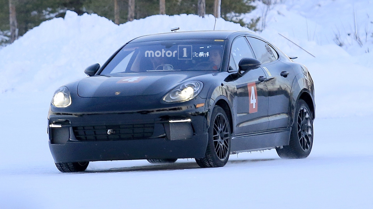"صور تجسسية" يعتقد أنها لسيارة "بورش" الكهربية القادمة 2019 وتختبر بجسم الباناميرا Porsche 3