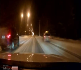 “فيديو” شاهد نهاية مؤلمة لسائق وزوجته بسبب التسابق على طريق ثلجي
