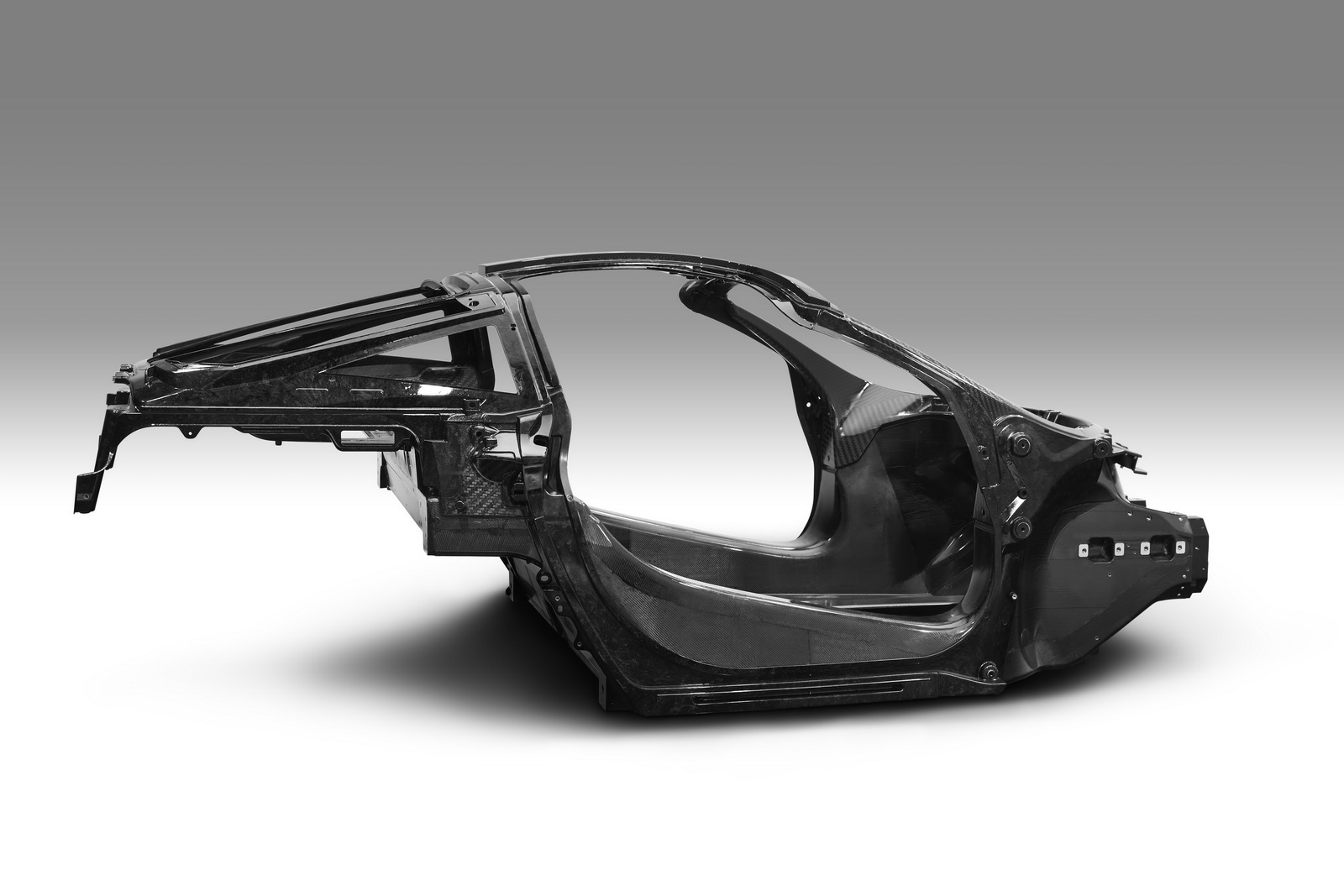 "مكلارين" تقرر نقل إنتاج الشاصيه لسياراتها من النمسا إلى المملكة المتحدة McLaren 1
