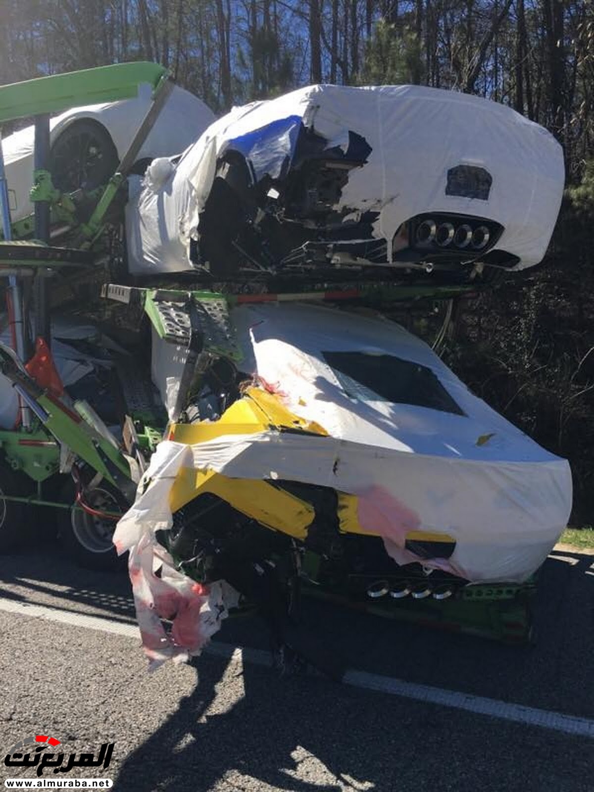 شاحنة نقل تتورط في حادث أثناء نقل وحدات جديدة من الكورفيت Z06 بالولايات المتحدة Corvette 18