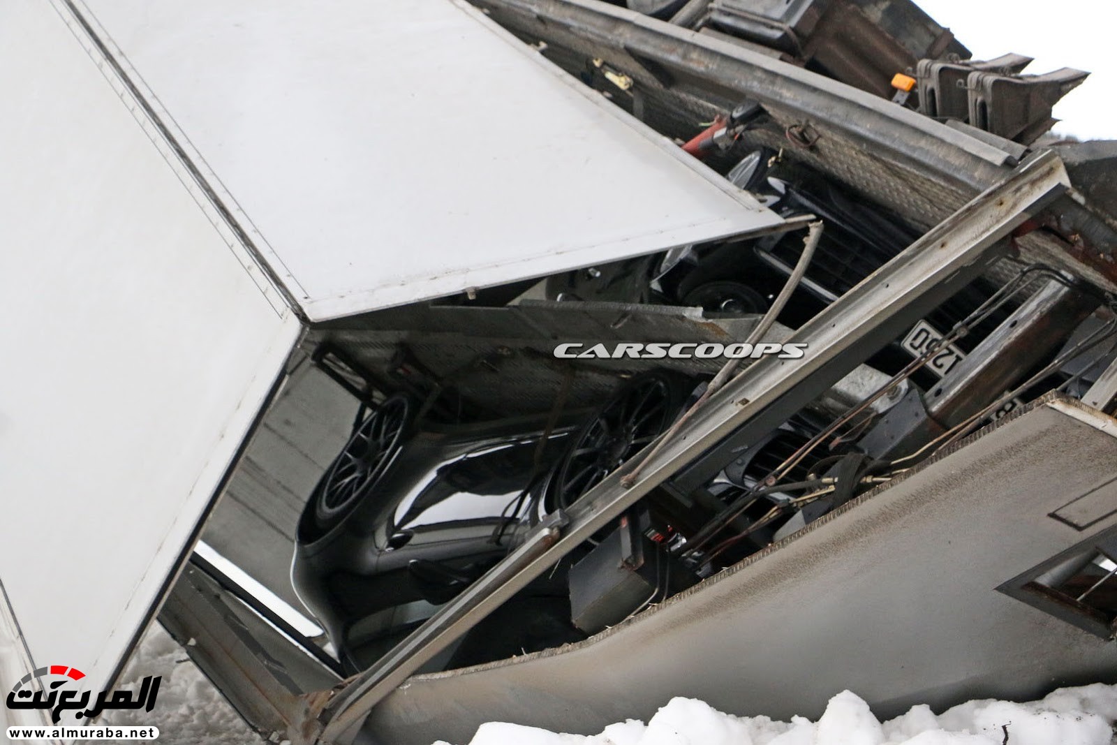 شاحنة نقل تتحطم بالسويد أثناء نقلها نماذجا اختبارية لجيل "بورش" القادم Porsche 2019 911 8