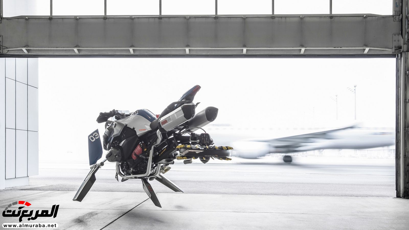 "بي إم دبليو" تكشف عن كونسبت الدراجة النارية الطائرة بعالم ليجو BMW 34