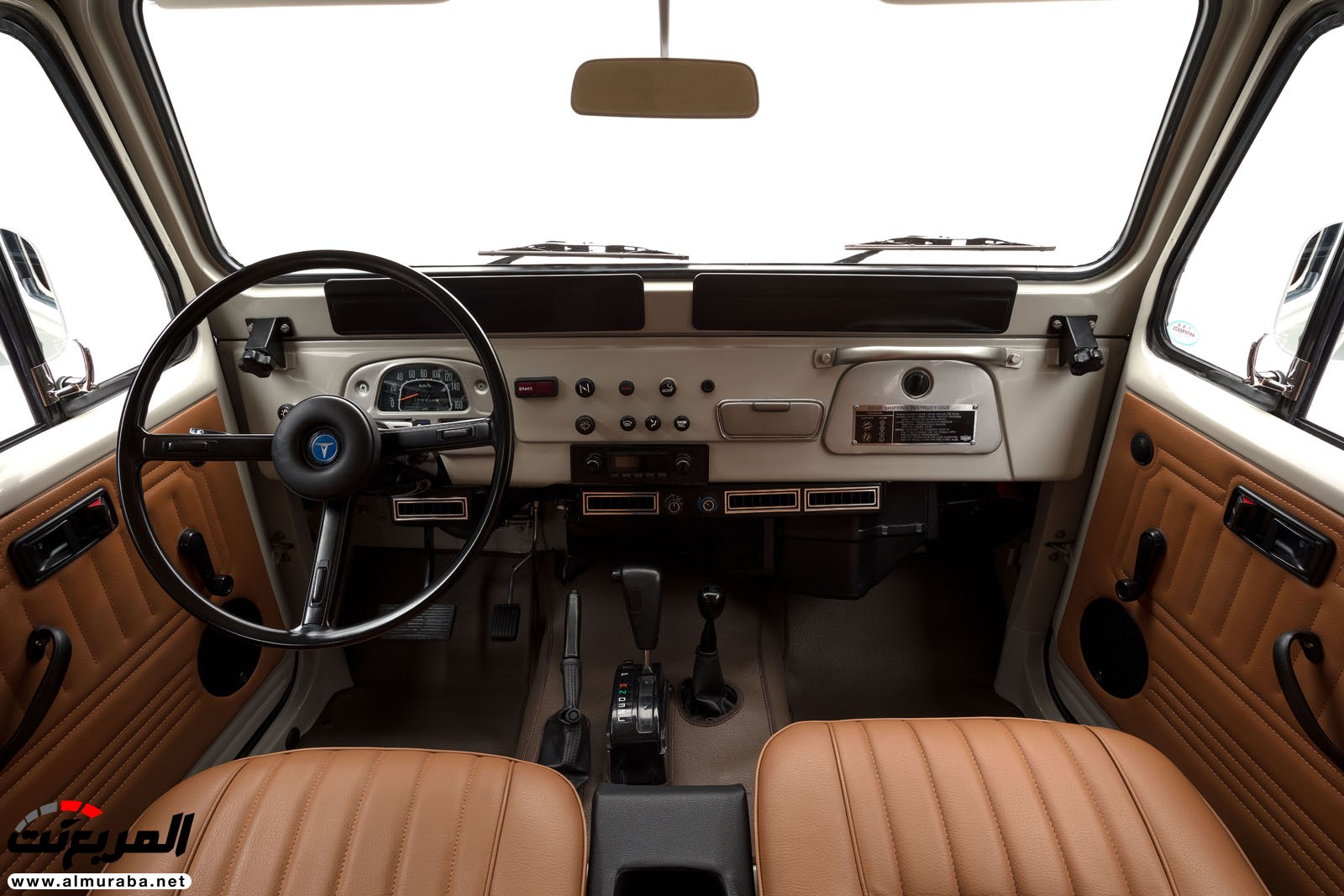 "بالصور" شاهد الكلاسيكية "تويوتا" لاند كروزر 1981 المعدلة التي كانت مخصصة لنقل قوات الجيش Toyota Land Cruiser 10