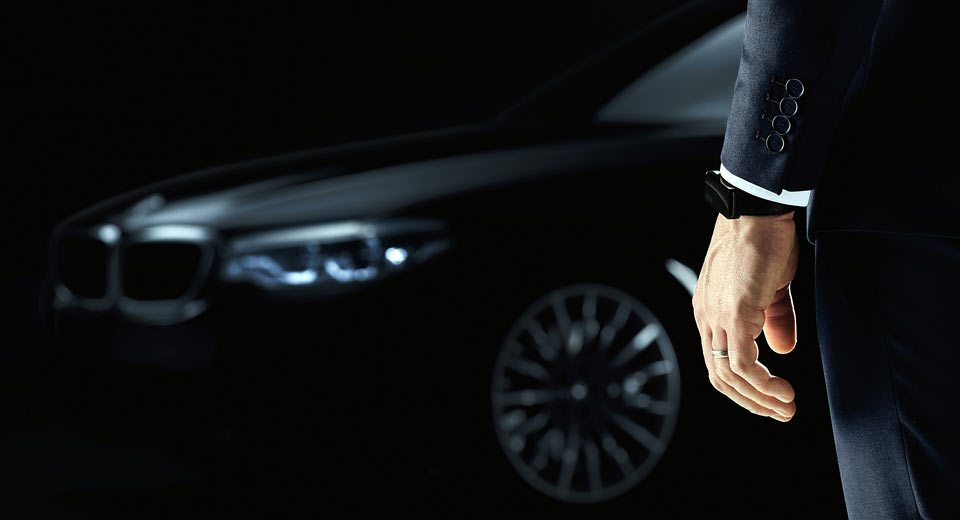 بي إم دبليو ومونتبلاك يطرحان مجموعة ملحقات قابلة للارتداء BMW 5-Series