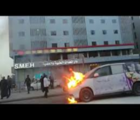 “فيديو” شاهد احتراق سيارة على طريق الملك فهد بشكل مفاجئ