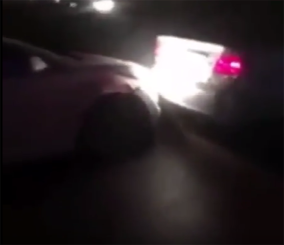"فيديو" شاهد مخاطرة شاب سعودي بحياته بافتعاله حادث اصطدام قوي بسيارة 1