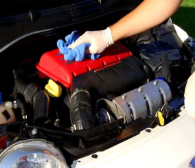 ما هي الطريقة الصحيحة لتنظيف محرك السيارة؟ 1
