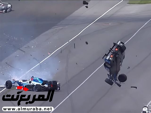 حادث مرعب بسباق جعل سيارة تطير في الهواء - ومع ذلك نجى الجميع! 4