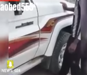 "فيديو" شاهد شباب يتحدون عامل على مبلغ مالي بشرط أن تسير السيارة على قدمه! 6