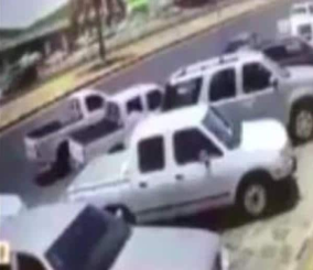 “فيديو” شاهد تعرض مركبة “ونيت” للسرقة في أحد مطاعم محافظة حفر الباطن