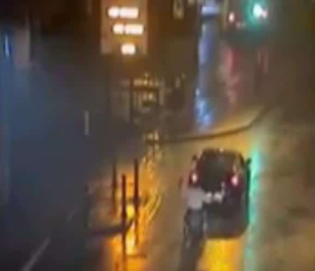 “فيديو” شاهد  قيام سائق مركبة متهور بسحب رجل مقعد بإحدى شوارع بريطانيا