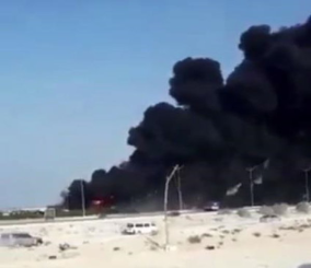 "فيديو" شاهد اندلاع حريق هائل في شاحنتين متوقفتين في إحدى المحطات البترولية بمحافظة الجبيل 2