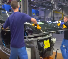 "فيديو" شاهد عملية تجميع سيارات "بي إم دبليو" في ألمانيا 1