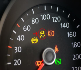 ما دور  إضاءة علامة ESP في لوحة القيادة؟
