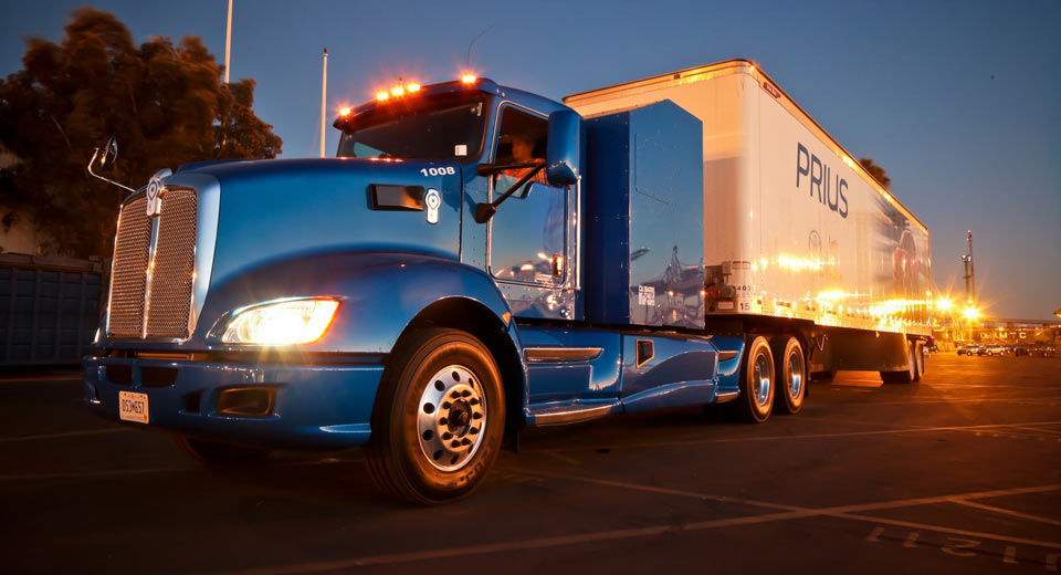 شاحنة تويوتا بريوس للأعمال الثقيلة تظهر رسميًا بخلية وقود هيدروجينية