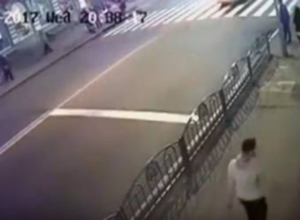 "فيديو" شاهد ابنة مليونير أوكراني تتسبب بمقتل 5 أشخاص دهسا بالسيارة 1