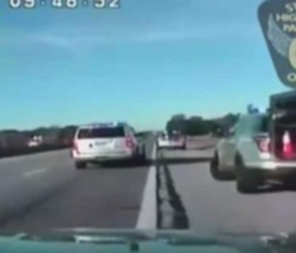 “فيديو” شاهد مطاردة مثيرة بين الشرطة الأمريكية وطفل سرق سيارة