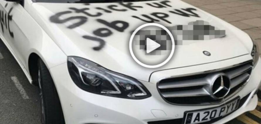 "فيديو" شاهد سيارة مرسيدس مكتوب عليها استقالة موظف 1