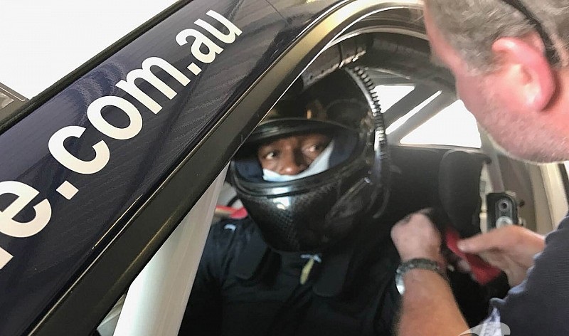 يوسين بولت يختبر بورش 911 GT3 على مضمار للسباق 19