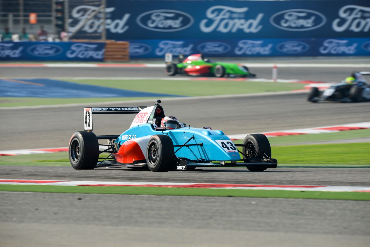 انطلاق سلسلة الفورمولا V8  للمرة الأولى في حلبة البحرين الدولية