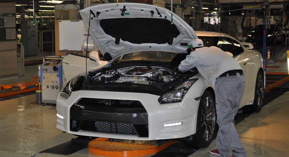 نيسان تعاود إنتاج سياراتها في اليابان بعد توقف استمر 3 أسابيع 7
