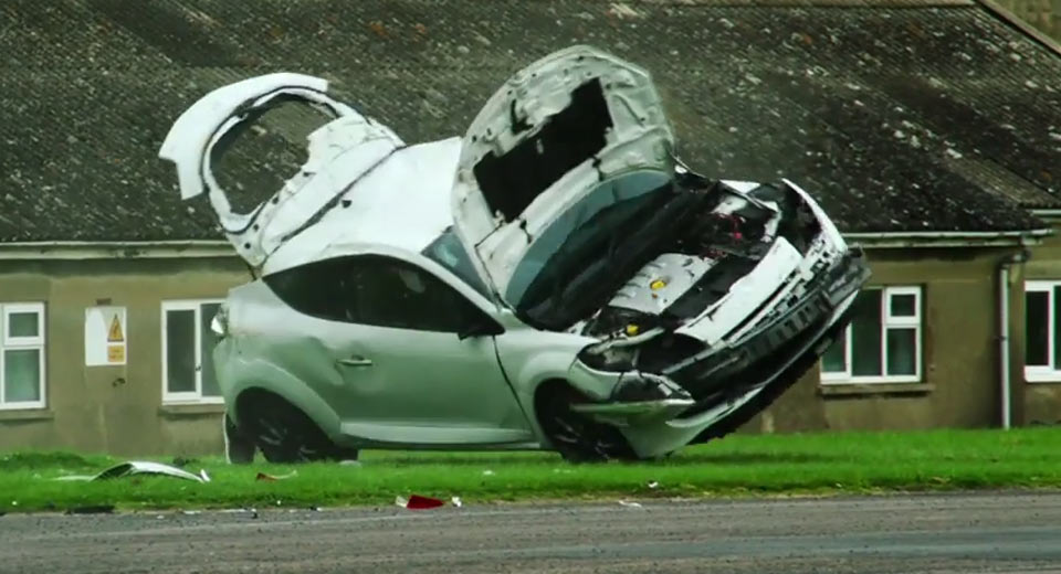"فيديو" ذا جراند تور يسعى لتوظيف سائق يبرع في تدمير السيارات 3