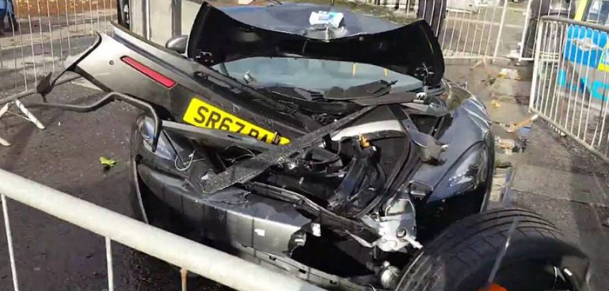 "بالفيديو" شاهد تحطم ماكلارين 570S في حادث على إحدى الطرق في لندن 1