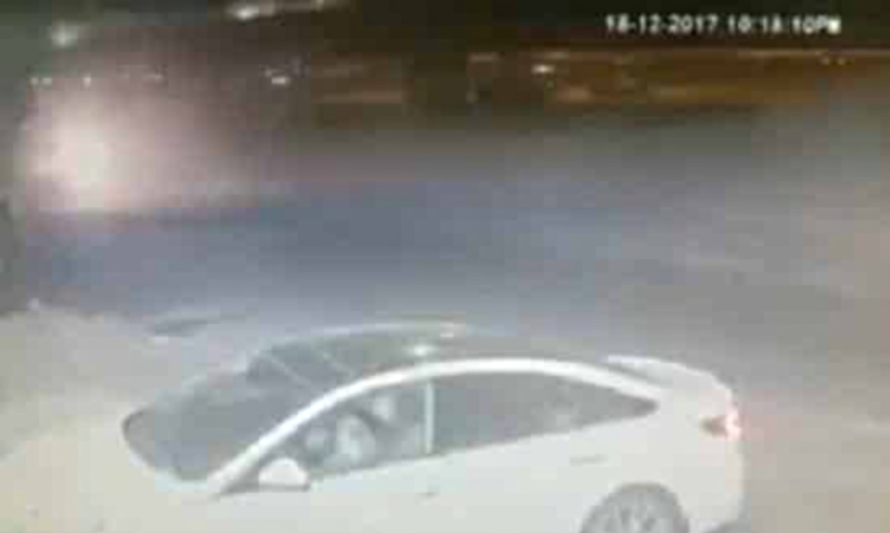 "بالفيديو" شاهد سقوط سيارة من جسر طريق الأمير فواز بجدة 1