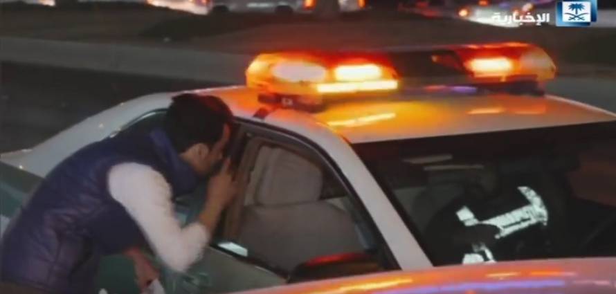 "بالفيديو" شاهد المرور السعودي يخالف مراسلا تلفزيونيا اثناء تصوير تقرير عن المخالفات 1