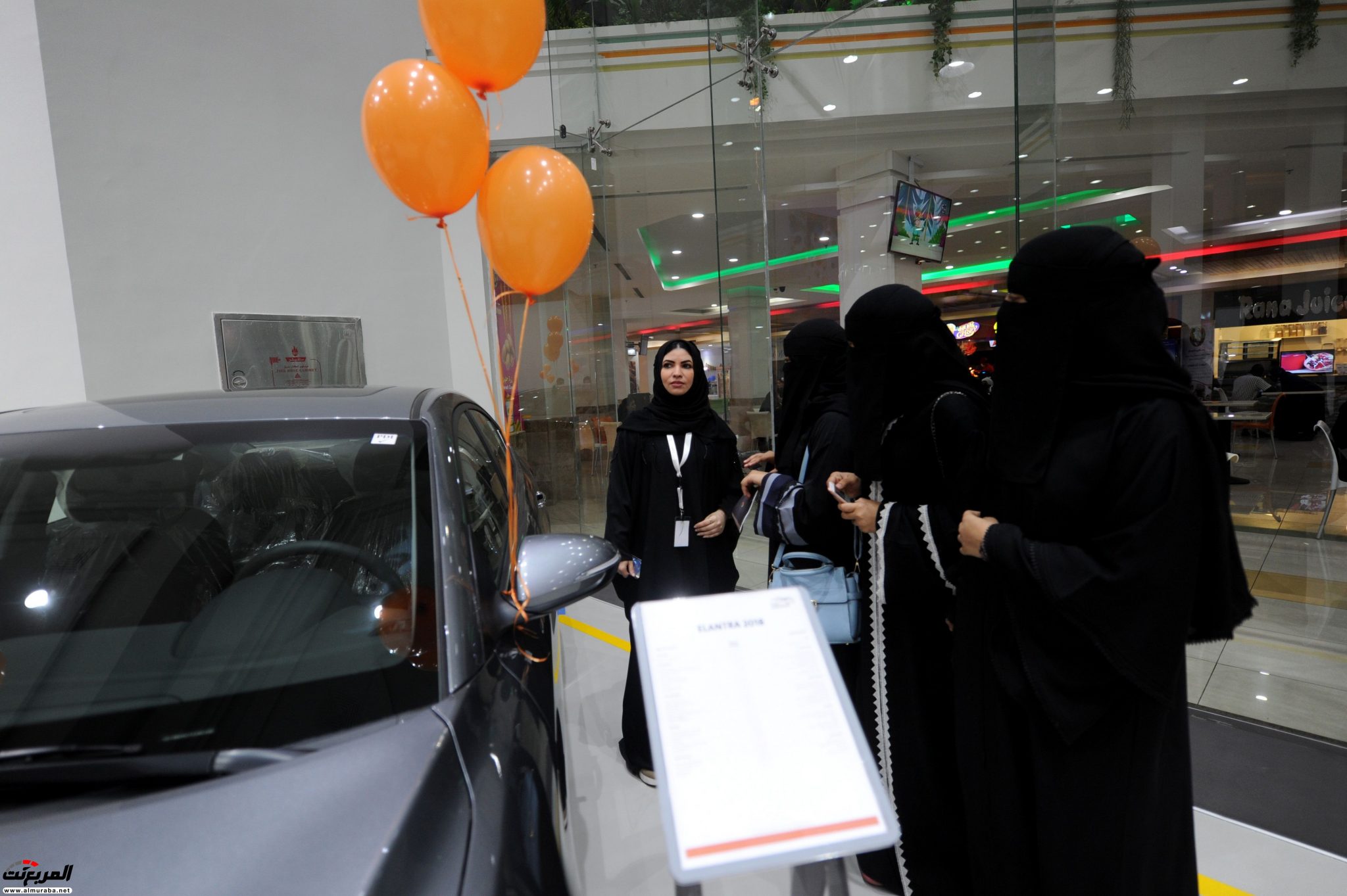 افتتاح أول معرض للسيارات مخصص للنساء في السعودية 9
