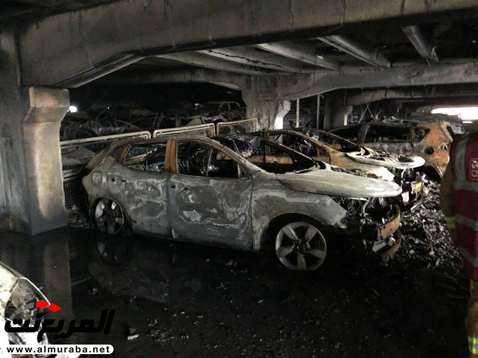 "بالفيديو والصور" 1,400 سيارة دمرت بالكامل بحريق مرآب في ليفربول 4