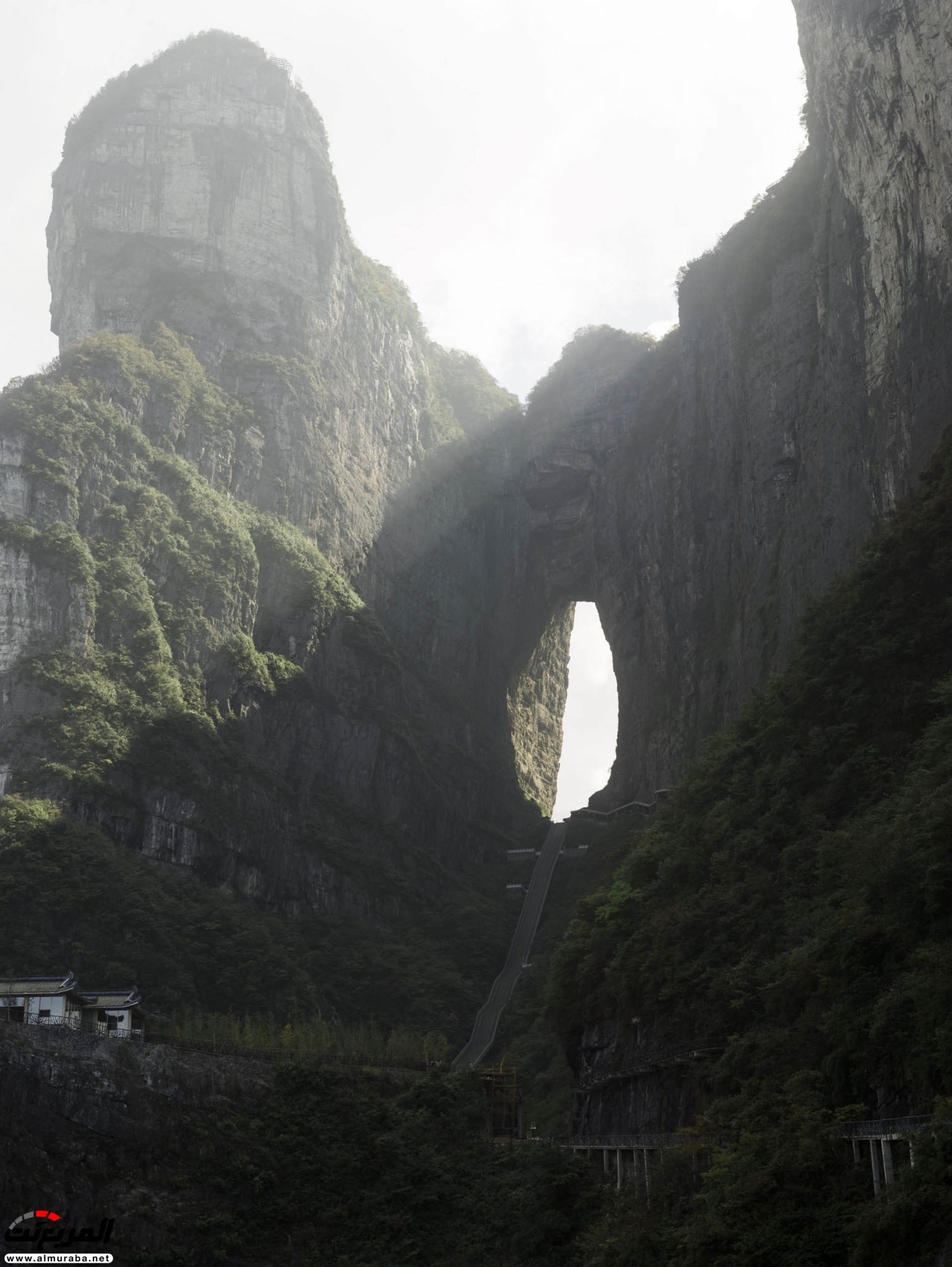 رينج روفر سبورت هايبرد تتسلق 999 درجة للوصول إلى "بوابة السماء" في الصين 77