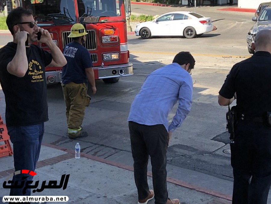 "بالصور" تحطم سيارة بي إم دبليو الإعلامي جيمي كيميل بحادثة في لوس أنجلوس 6