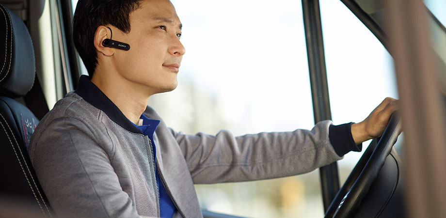المرور يرد على استفسار مواطن بخصوص  استخدام سماعات البلوتوث أثناء القيادة