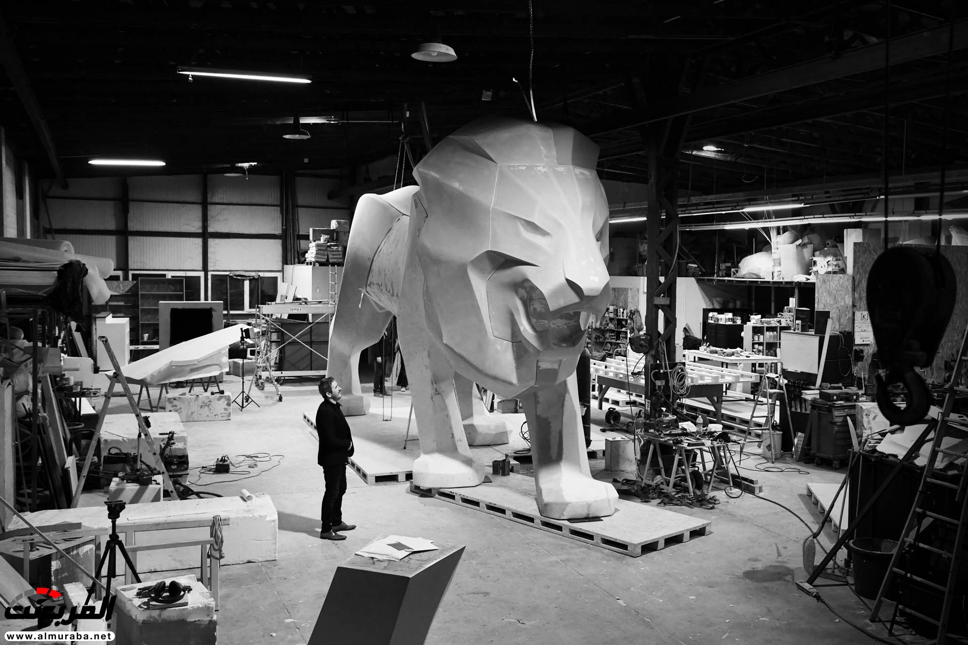 "بالصور" بيجو ستعرض تمثال عملاق على شكل أسد في جنيف 28