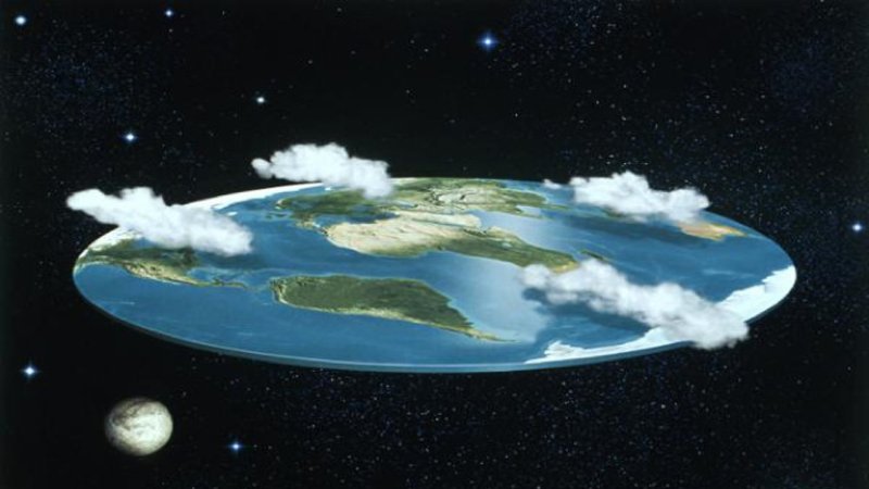 "مجتمع الأرض مسطحة" يشكك في خروج تيسلا رودستر للفضاء 2