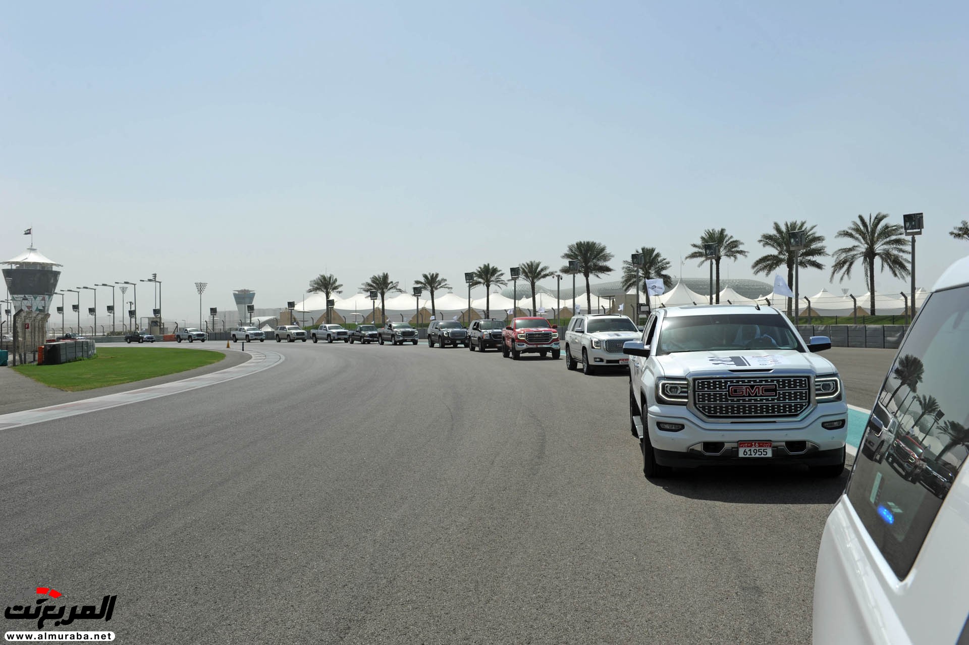 191 سيارة جمس تدخل موسوعة جينيس بعد تنظيم استعراض في أبو ظبي 1