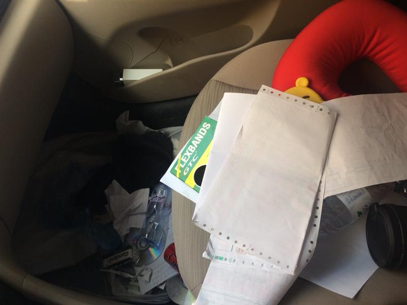 "بالصور" شاهد ماذا كتب لص في رسالة لقائد سيارة بعد محاولته سرقة محتوياتها 4