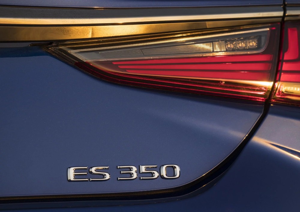 لكزس اي اس 2019 الشكل الجديد الجيل السابع تدشن نفسها رسمياً Lexus ES 31