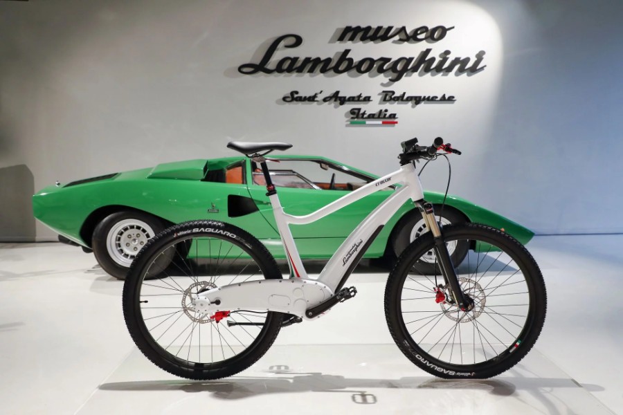 لامبورجيني تكشف عن دراجات هوائية كهربائية في إيطاليا 16