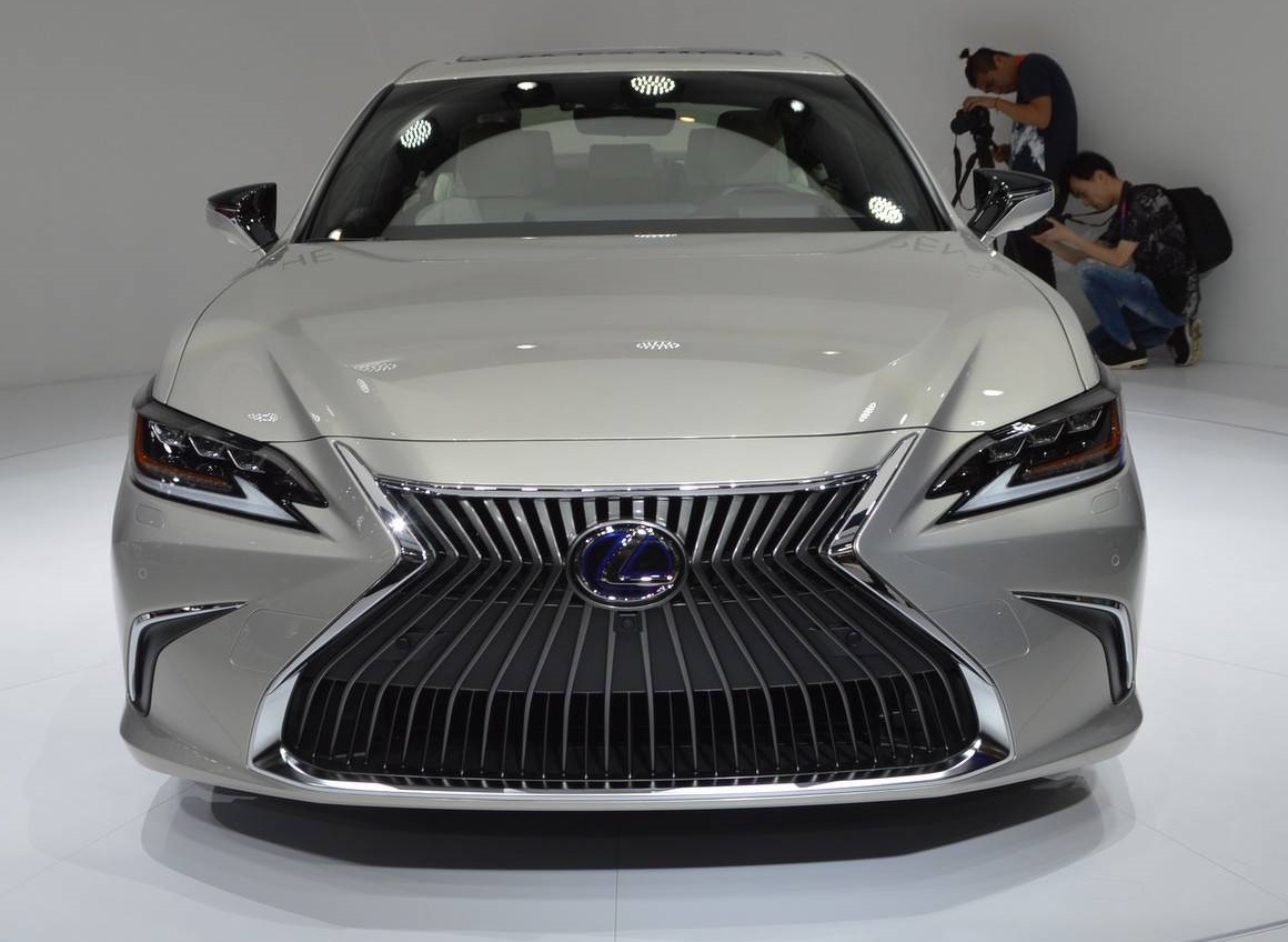 لكزس اي اس 2019 الشكل الجديد الجيل السابع تدشن نفسها رسمياً Lexus ES 6