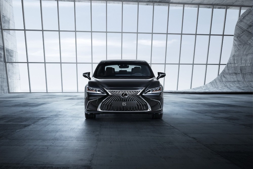 لكزس اي اس 2019 الشكل الجديد الجيل السابع تدشن نفسها رسمياً Lexus ES 79