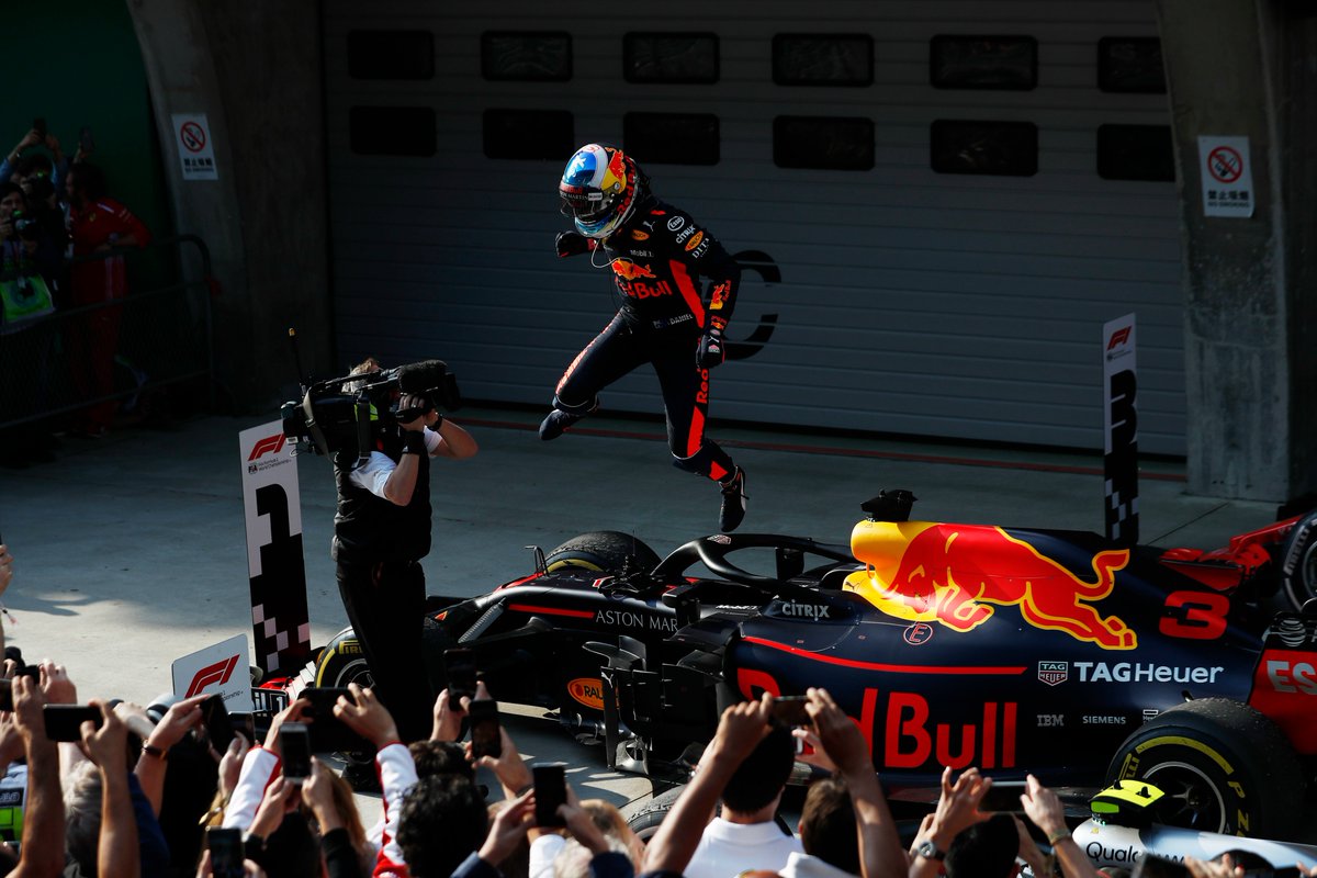 دانيل ريكاردو يحقق فوزا مفاجئا في جائزة الصين الكبرى 4
