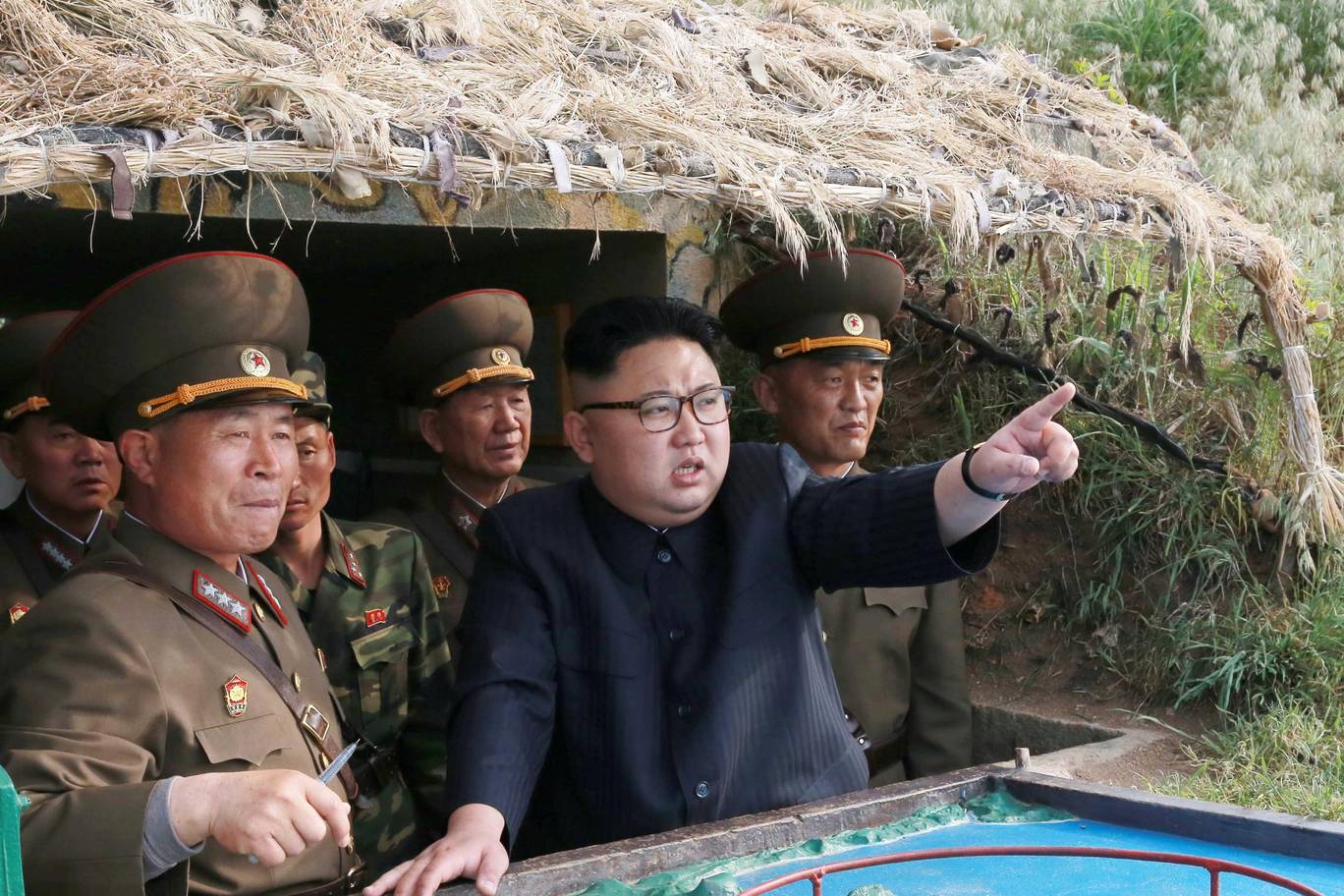 شاهد ما سيكون عليك فعله إن كنت أحد حراس أمن زعيم كوريا الشمالية 6
