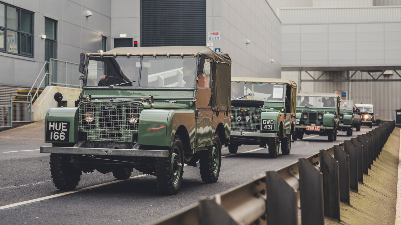 "بالصور" نظرة على أهم سيارات لاند روفر خلال 70 عاماً وتاريخ الشركة 1