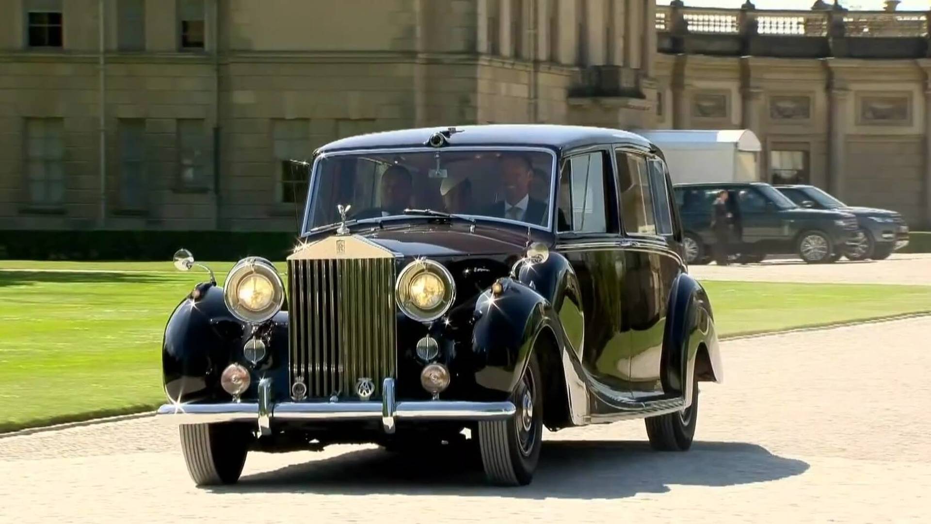 “بالصور” قصة سيارات الزفاف الملكي في بريطانيا على مدار 300 عام