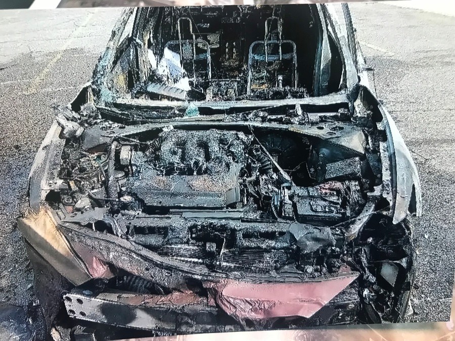 “بالفيديو” انفجار هاتف سامسونج وتسبّبه في حرق سيارة وتدميرها