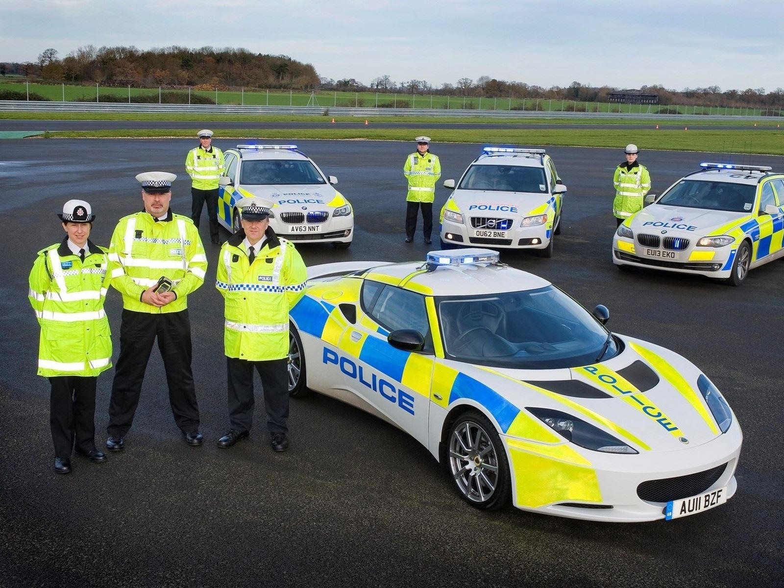 "بالصور" أكثر 10 سيارات شرطة تميزا حول العالم 2